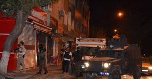 Siirt’te polis araçlarına molotoflarla saldırdılar
