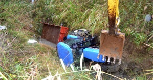 Su kanalına düşen traktördeki kadın hayatını kaybetti