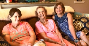 Evlatlık verilen ikizler 54 yıl sonra ailesini buldu