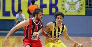 Fenerbahçe ligi galibiyetle açtı