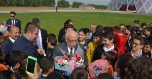 Milli Eğitim Bakanı doğum gününü öğrencilerle kutladı