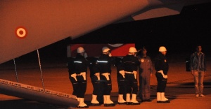 Şehit polisin cenazesi uçakla getirildi