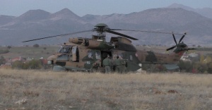 Askeri helikopter korkuttu, acil iniş yaptı
