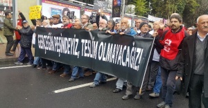Cumhuriyet Gazetesi önünde protesto