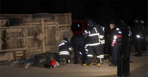Hayvan yüklü kamyon ile otomobil çarpıştı: 1 ölü, 3 yaralı