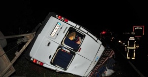 İşçileri taşıyan minibüs ile kamyonet çarpıştı: 9 yaralı