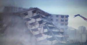 120 kilo patlayıcının yıkamadığı bina tek darbeyle yıkıldı