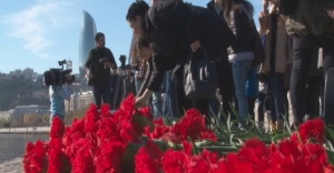 Azerbaycan’da kayıp işçilere çiçekli anma