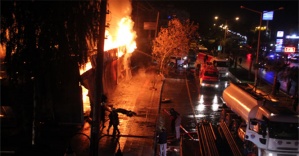 Mersin’de korkutan yangına TOMA&#039;lı müdahale