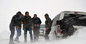 Yüksekova’da mahsur kalanlar kurtarıldı
