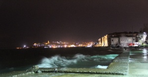 İstanbul’da etkili lodos dev dalgalar oluşturdu