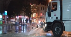 Sultanahmet’te terörün izlerini Belediye temizliyor