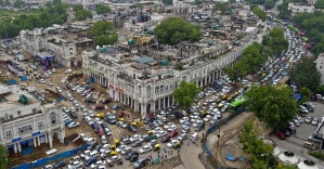 Yeni Delhi’de trafiğe plakalı çözüm