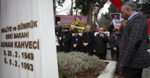 Adnan Kahveci vefat yıl dönümünde kabri başında anıldı