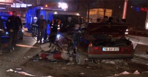 Ankara’da feci kaza, sürücü araçta sıkışarak can verdi!