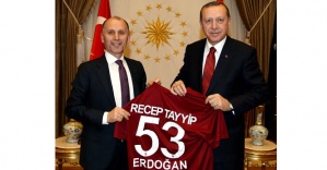Başkan Usta’dan Erdoğan’a 53 numaralı Trabzonspor forması