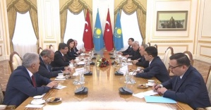 Davutoğlu, Nazarbayev ile bir araya geldi.