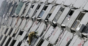Depremde bina çöktü: 7 ölü