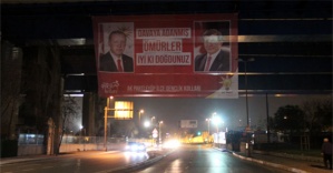 Erdoğan ve Davutoğlu için dev pankart