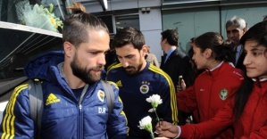 Fenerbahçe Diyarbakır’da çiçeklerle karşılandı
