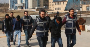 Polisin dikkati öğretmenin 250 bin lirasını kurtardı