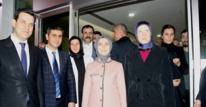 Sare Davutoğlu beşizleri ziyaret etti