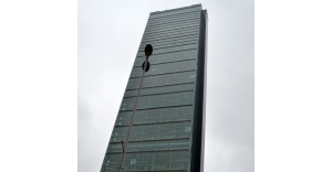 Türkiye’nin en yüksek binasında atlayarak intihar etti