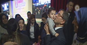 Başbakan şehit bebeğini kucağından indirmedi