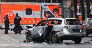Berlin’de bomba yüklü araç patlatıldı