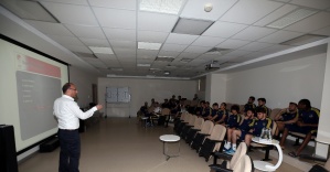 Fenerbahçe teknik heyeti ve futbolcularına eğitim