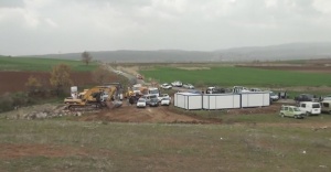 HDP ve CHP’li vekiller, mülteciler için yapılan inşaat çalışmalarını engelledi