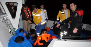 Mültecileri taşıyan tekne battı: 5 ölü