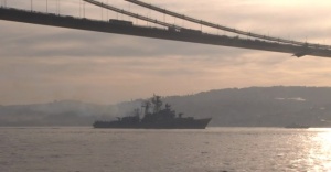 Rus gemisine Boğaz’da helikopterli takip