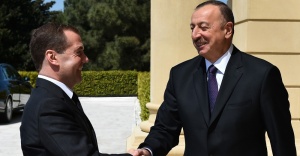 Aliyev, Rusya Başbakanı Medvedev’i kabul etti