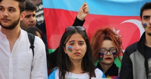 Azerbaycanlı öğrencilerden ’Karadağ’ protestosu