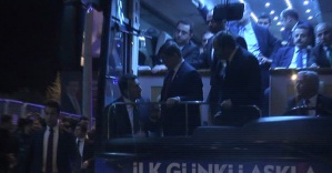 Davutoğlu, AK Parti İl Başkanlığını ziyaret etti