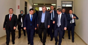 Erdoğan ve Davutoğlu Kepez Belediyesini ziyaret etti