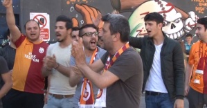 Galatasaray Lisesi önünde ’istifa’ eylemi