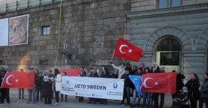 İsveç Parlamentosu önünde &quot;teröre lanet&quot; eylemi