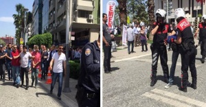 İzmir’deki Başbakanlık Ofisi önünde gerginlik: 8 gözaltı!