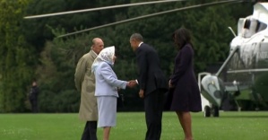 Obama çifti Kraliçe’nin goğum günü için İngiltere’de