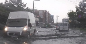 Sağanak İstanbulluları zor durumda bıraktı