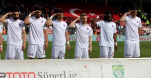 Trabzonsporlu futbolculardan asker selamı