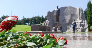 Haydar Aliyev doğum gününde mezarı başında anıldı