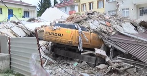 İstanbul’da tahliye edilen bina çöktü
