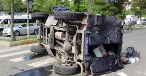Zırhlı araç kaza yaptı: 3’ü polis, 4 yaralı