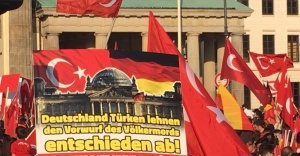 Berlin’de binlerce Türk’ten protesto