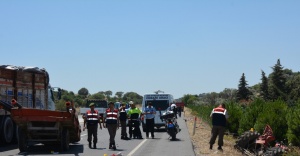 Kamyon traktöre çarptı: 1 ölü, 2 ağır yaralı