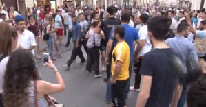 Taksim’e çıkmak isteyen grupla polis arasında kovalamaca