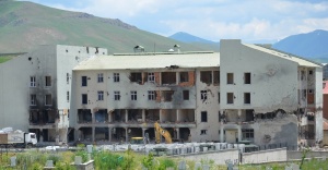 Yüksekova’da ilk yıkım başladı